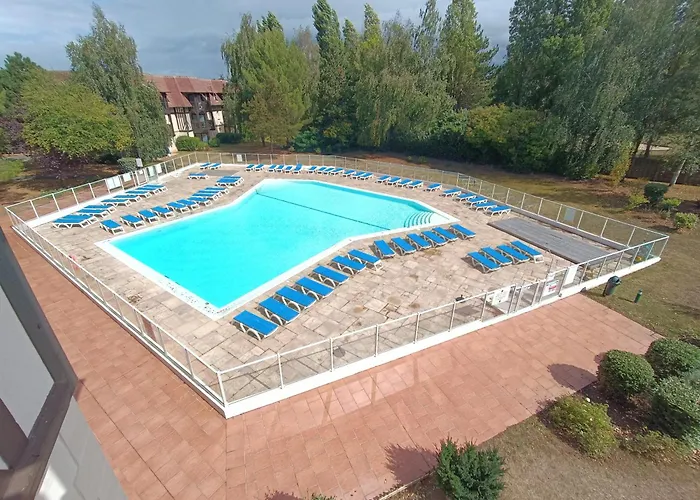 Avec 2 Balcons Vue Sur La Piscine Et Parking Gratuit Prive Deauville