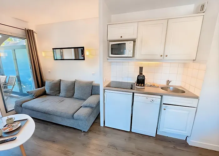 Avec 2 Balcons Vue Sur La Piscine Et Parking Gratuit Prive Apartament
