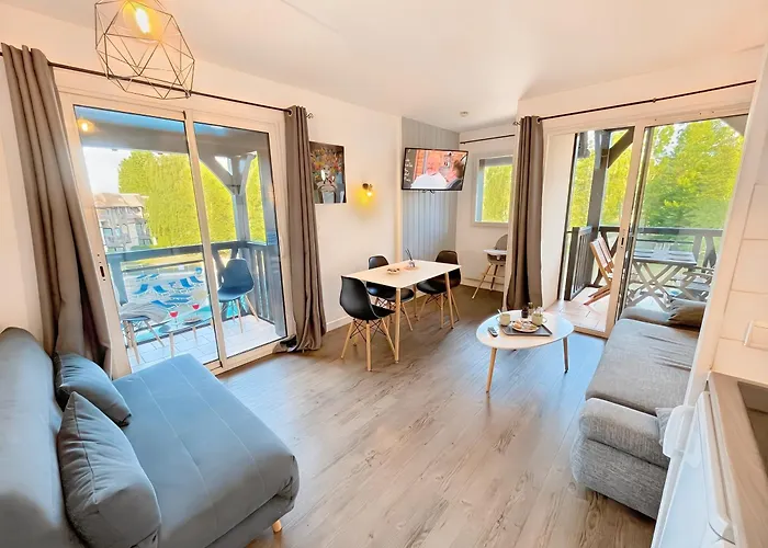 Avec 2 Balcons Vue Sur La Piscine Et Parking Gratuit Prive Deauville