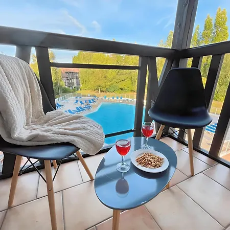Avec 2 Balcons Vue Sur La Piscine Et Parking Gratuit Prive Deauville
