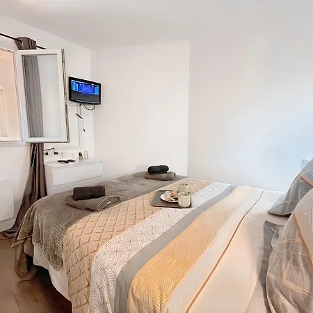 Avec 2 Balcons Vue Sur La Piscine Et Parking Gratuit Prive Deauville