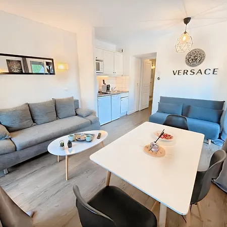 Avec 2 Balcons Vue Sur La Piscine Et Parking Gratuit Prive