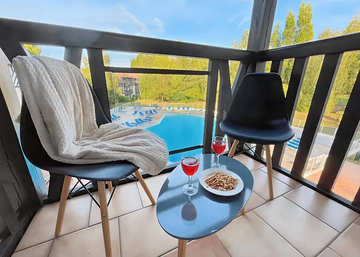 Avec 2 Balcons Vue Sur La Piscine Et Parking Gratuit Prive Deauville