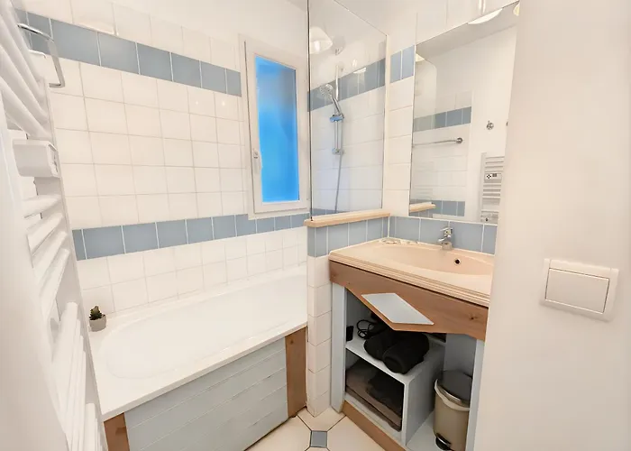 Appartement Avec 2 Balcons Vue Sur La Piscine Et Parking Gratuit Prive