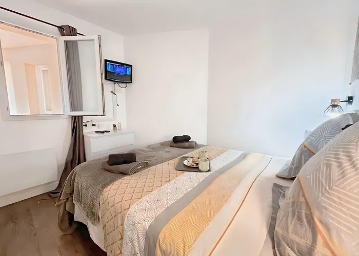 Avec 2 Balcons Vue Sur La Piscine Et Parking Gratuit Prive Deauville